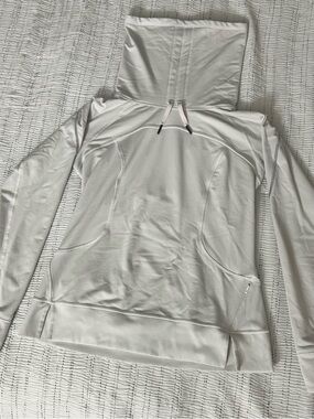 Lululemon White Pullover with back Pocket